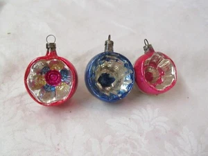 Vintage 3 glass Christmas Ornaments Indented balls #36 - Picture 1 of 4