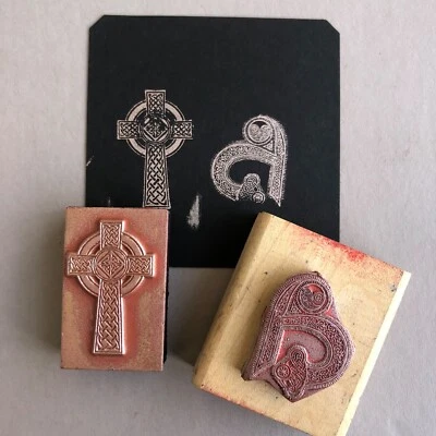Lote de 2 estampillas de goma vintage con diseños celtas Foto 1 de 4