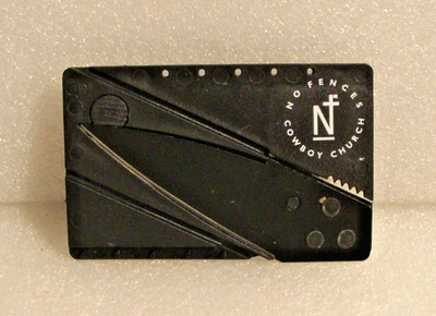 IMPRESIONANTE CUCHILLO PLEGABLE TARJETA DE CRÉDITO BILLETERA PRÁCTICA DEFENSA IGLESIA VAQUERO SIN VALLAS Foto 1 de 4