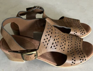 Easy Street Womens Sandal Buckle Closure Brown Size 8.5W - Picture 1 of 8