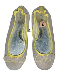 Brand New Beige American Eagle Outfitters Flats With Yellow Bow Detail Sz 7 - Picture 1 of 4