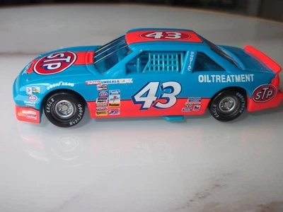 CAMPEONES DE CARRERAS 1988 RICHARD PETTY STP CARRERAS 1/64 NASCAR Foto 1 de 4