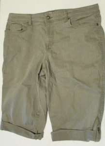 Pantalones cortos skimmer para mujer talla 16 verde oliva con puños de Style & Co - Imagen 1 de 7