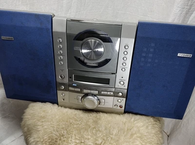 FISHER PORTABLE CD AM FM RADIO SLIM 1500 25 WATTS WITH DETACHABLE SPEAKERS - Image 1 of 4