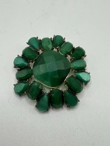 Broche prendedor vintage de piedras preciosas de diamantes de imitación de esmeralda Monet - Imagen 1 de 4