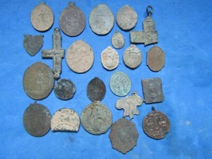 Lot of (23) ANCIENT RELIGIOUS MEDALS - 17-18 CENTURY - Picture 1 of 6