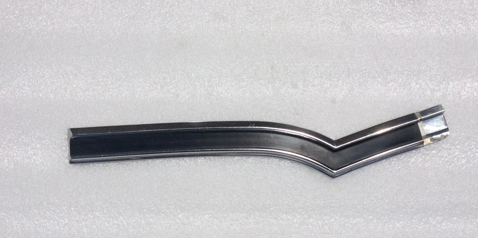 68 - 71 Dodge d100 пикап кузов отделки молдинг со стороны пассажира задний стреловидный трос - Изображение 1 из 4