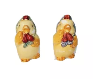 Yellow Chickens w/ Bonnets Anthropomorphic Salt & Pepper Shakers,4" Tall - Picture 1 of 12