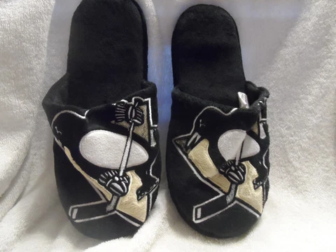 NHL Pittsburgh Penguins Mens Slippers ~ Size Medium (8-10) ~ NWOT Cover