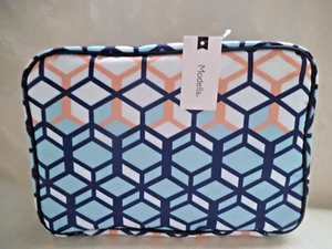 MODELLA FITTED WEEKENDER 3D GEO COSMETIC ZIPPER MAKEUP BAG ~ NEW - Picture 1 of 3