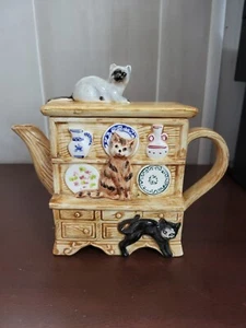 Vintage Takahashi Tea Pot Cats On Kitchen Cupboard Hand Painted ~8 x 3.5 x 7" - Picture 1 of 8