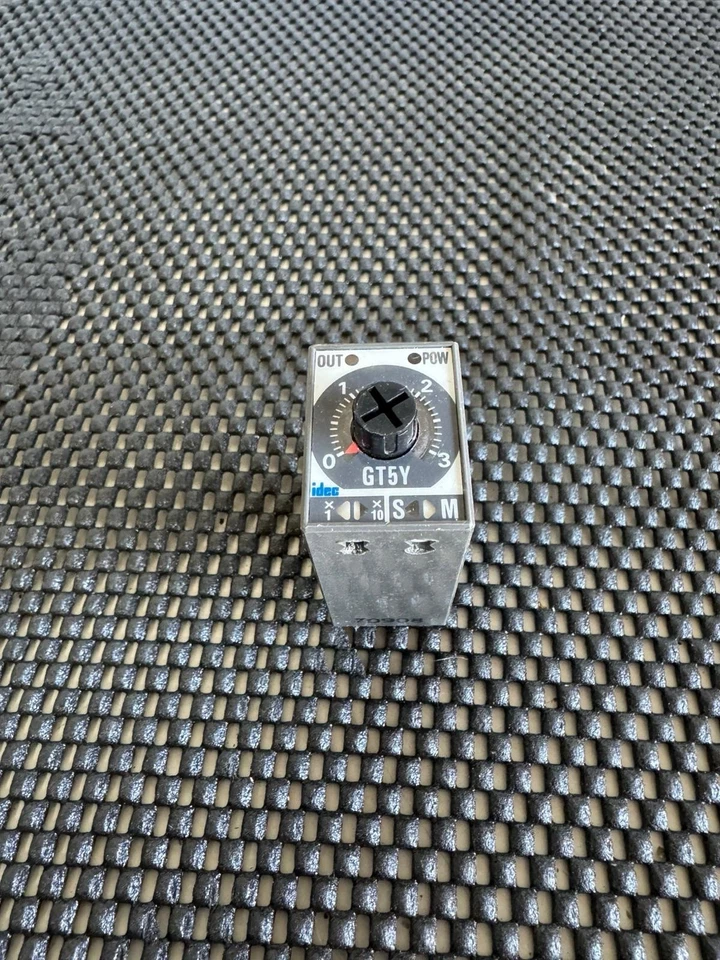 IDEC GT54-25N Electronic Timer 100-120vac - Image 1 of 3