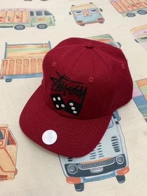Gorra baja Stussy Stock Dice - Granate Foto 1 de 4