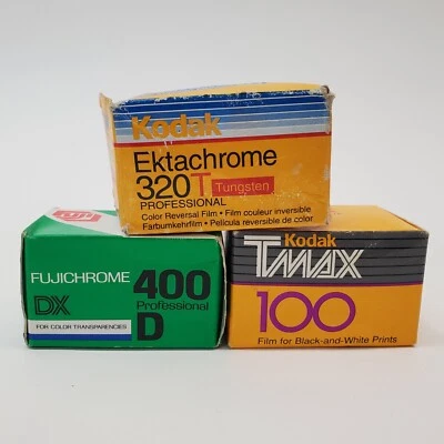 (3) Película Kodak Ektachrome 320T/TMAX 100 B&W/Fuji Fujichrome 400 D caducada Foto 1 de 4