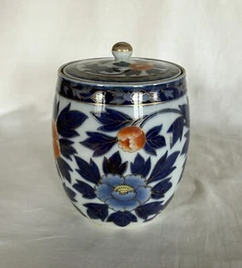 Fukagawa Koransha lidded, biscuit jar, 1930s. Peonies on cobalt blue leaves. - Picture 1 of 12