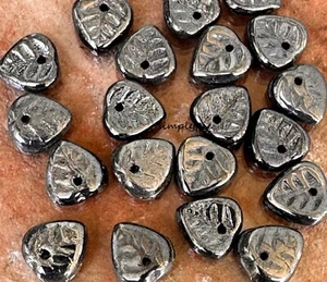 Cuentas de hoja de corazón de hematita 20 cuentas de vidrio checo 9 mm - Imagen 1 de 3