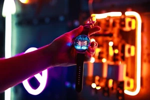 Steampunk Nixie Tube Rare Armbanduhr Nixoid Next (Metall, Saphir, Splash Res) - Bild 1 von 10