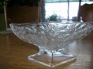4 VINTAGE INDIANA DEPRESSION GLASS PINEAPPLE-FLORAL SHERBET BOWLS - Picture 1 of 5