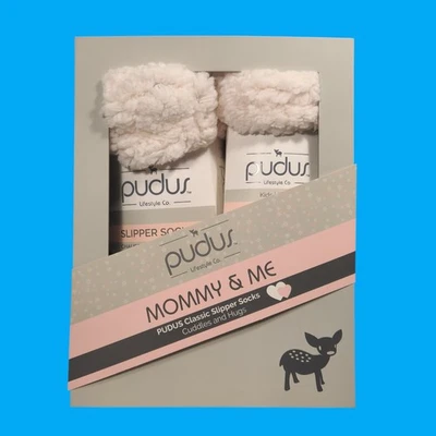 Conjunto de Meias Chinelo de Pelúcia Clássicas Pudus Mommy & Me Mãe & Child Preto Branco - Imagem 1 de 4