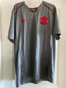 $60 NUEVO CON ETIQUETAS 3XL PARA HOMBRE SOUTHHAMPTON FC SAINTS UNDER ARMOUR CAMISETA EQUIPADA EQUIPO TÉRMICO - Imagen 1 de 11
