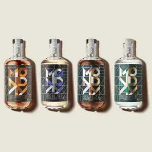 Campionatore di liquori analcolici lunedì (gin, whisky, rum, mezcal) - Foto 1 di 3