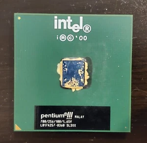Intel Pentium III SL4ZM 700/256/100/1.75V Cpu - Picture 1 of 2
