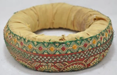 Antiguo soporte para maceta anillo redondo de tela original cuentas antiguas hechas a mano trabajo Foto 1 de 4