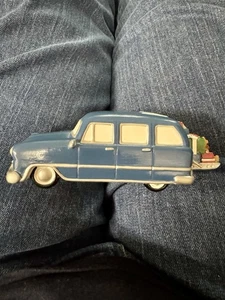 Abt. 56. Snow Village blauer Kombi. Teil von 1224 Küssende Klaus Gasse.  - Bild 1 von 5