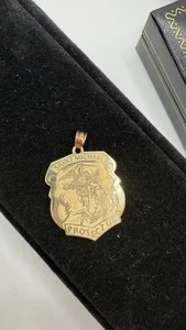Colgante Escudo San Miguel Oro 14k “Protégenos” - Imagen 1 de 4