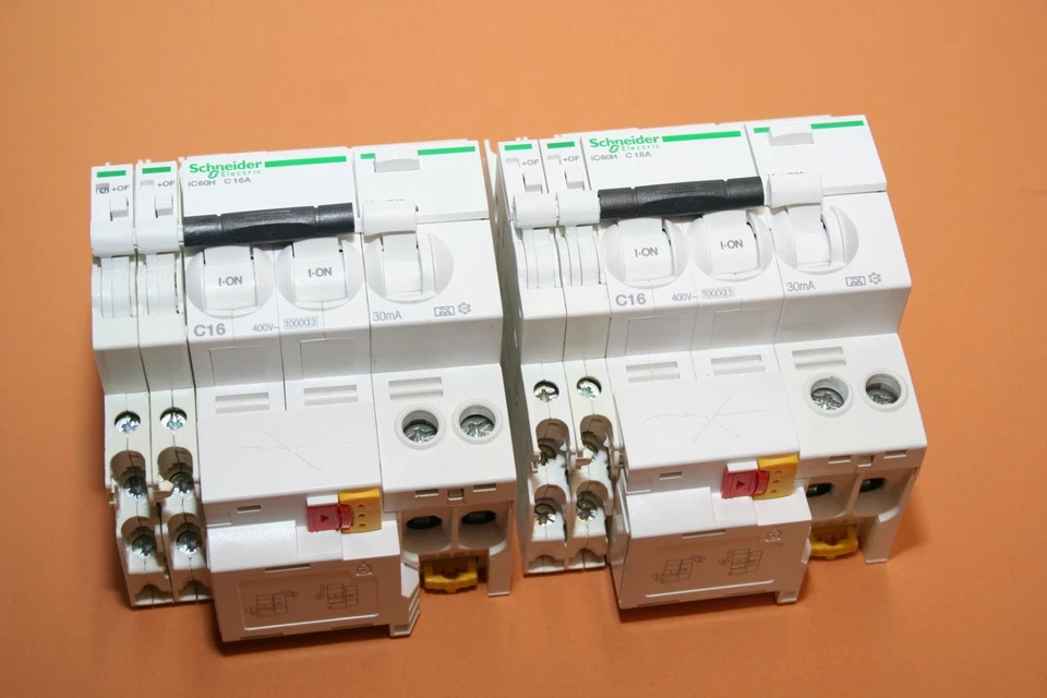 LOTTO INTERRUTTORI MAGNETOTERMICI DIFFERENZIALI SCHNEIDER 2X16A C16 30mA   P597E - Immagine 1 di 1