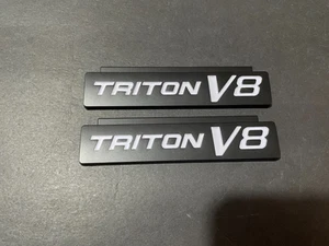 97-04 For Triton V8 Black White Emblem Badge Side Fender Letters Symbol 2pc - Picture 1 of 3