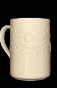 Set of 5 Libbey Tableware LIE23 Holly Berry Pears Cream w/ Gold Rim 10 Oz. Mugs - Picture 1 of 8