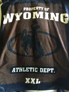 Coperta in pile proprietà di Wyoming Athletic Depart XXL accogliente Bucking Horse Wester - Foto 1 di 11