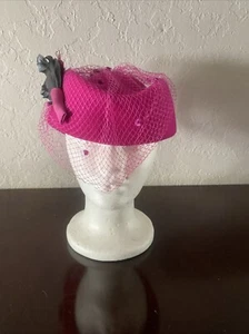 Vintage Pill Box Hat 1950’s Hot Pink Felt Hat Veil Feather By Ruth Alan 20-21” - Picture 1 of 7