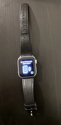 Apple Watch SE GPS 40 мм серебристый алюминиевый и керамический корпус - Изображение 1 из 3