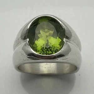 MJG STERLING SILVER MEN'S RING. 12 x 10mm OVAL LAB PERIDOT . SIZE 10. - Picture 1 of 6
