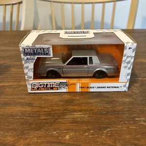 Jada Bigtime Muscle 1987 Grand National Silber Maßstab 1:32 KOSTENLOSER VERSAND - Bild 1 von 8