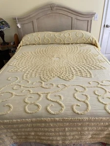 Vintage Solid Yellow Heavyweight Chenille Bedspread. Excellent Condition! 82X108 - Picture 1 of 12