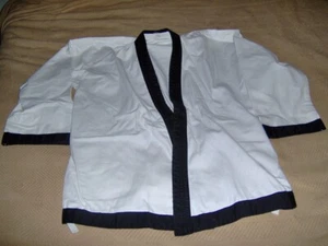 Gi Karate Taekwondo Youth Size 4 - Picture 1 of 2