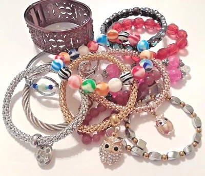 pulseras elásticas. Magnético, cuentas de rayas de plástico, piedras azules, vidrio rosa, búhos Foto 1 de 4