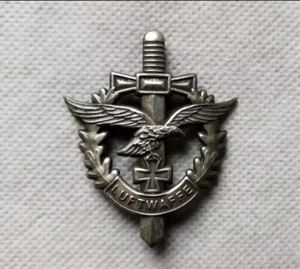 WW2 German Badge Pin Luftwaffe Pilot with Eagle Iron Cross Medal - Picture 1 of 2