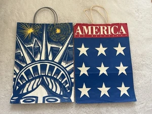2 Vintage Bloomingdale’s Papier Einkaufstaschen America The Beautiful - Bild 1 von 4