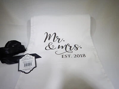 Mr. & Mrs. Table Runner Establecido 2018 Talla 82" x 10" (pulgadas) Aniversario Foto 1 de 2