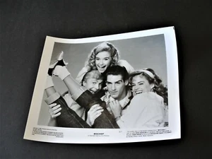 Doug McKeon, Kelly Preston, Chris Nash - en 1985 - Foto fija travesura. - Imagen 1 de 3