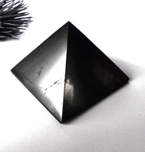 Schmuck-Stck Stein Pyramide Shungit 7x7cm Schungit poliert - Bild 1 von 5