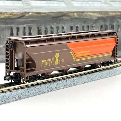 Model Power N Scale 3491 Saskatchewan Grain 4 Bay Centerflow Hopper SKNX 397321 - Image 1 of 4