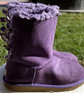 UGG Australia Bailey Bow Stiefel Electric Violet Größe 6 Damen Frauen - Bild 1 von 6