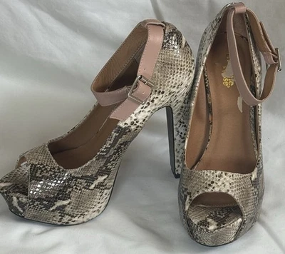Women’s Charlotte Russe Snake Pattern Pumps Heels - Size 7 READ DESC - Image 1 of 4