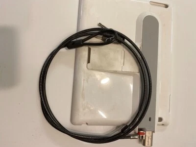 Funda de seguridad Kensington SecureBack con soporte bidireccional y ClickSafe para iPad 2 Foto 1 de 3