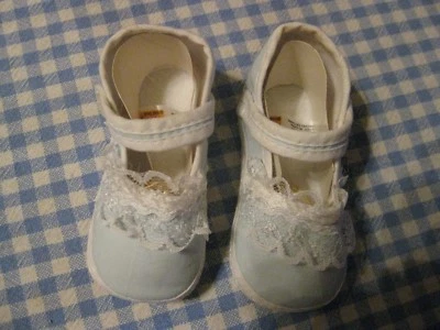  Zapatos suaves infantiles Gold Bug Mary Jane, aguamarina y blanco, encaje y botón perla NUEVO Foto 1 de 4